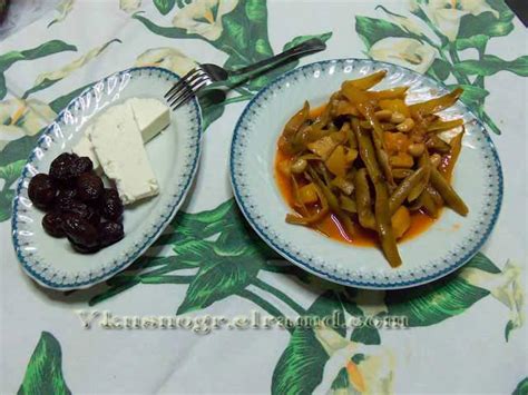 Рецепт из стручковой фасоли в томатном соусе | Вкусно по-гречески