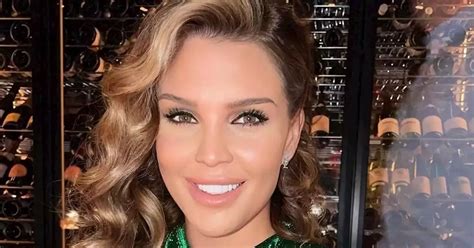 Danielle Lloyd Labelled Unreal As She Flaunts Washboard Abs In Bikini Snap United Kingdom