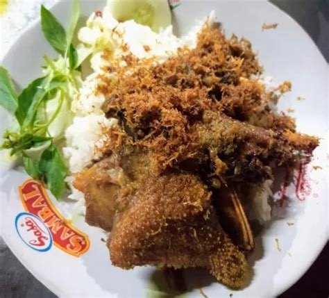 7 Bebek Goreng Paling Nikmat Di Karawang Empuk Dan Bumbunya Meresap Ke