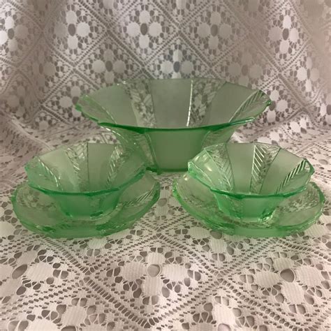 Green Art Deco Glass Dessert Bowls Fruit Bowl Set 1930s Glassware Chevron Design Art