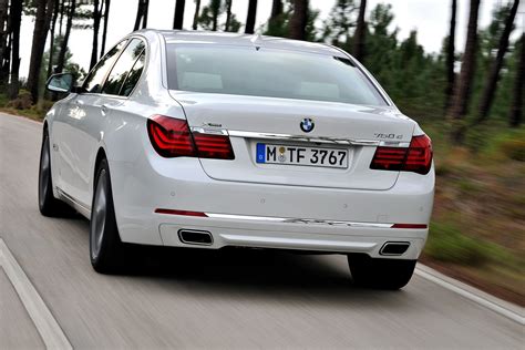 Fiche technique BMW Série 7 E23 745i Auto titre