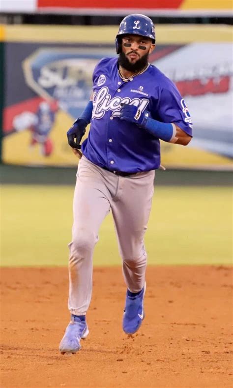 Licey vuelve al primero al vencer a Gigantes apoyado en jonrón con