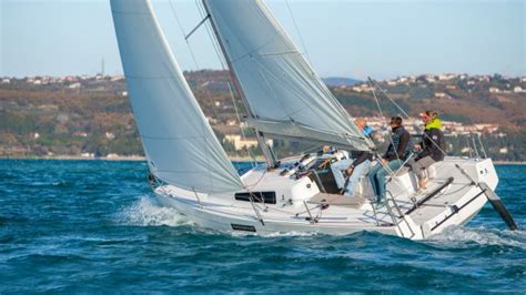 Beneteau First 27 Review Sportsboat Given The Beneteau Treatment