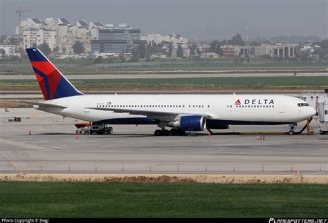 N T Delta Air Lines Boeing Er Photo By Siegi Id