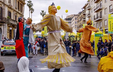 Cosenza Nel Villaggio Coldiretti Atterra Lolio Spaziale Foto