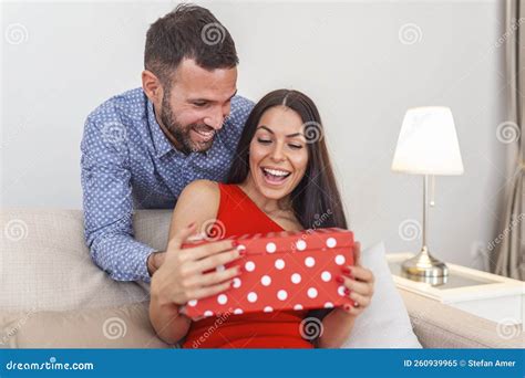 Bofriend Surprising His Girlfriemd With A T Young Man Giving A T