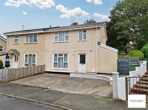 Maescynon Hirwaun Aberdare CF44 9PH 3 Bed Semi Detached House 795