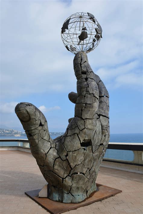 Sculpture in Seaside · Free Stock Photo