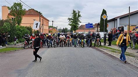 Fotogalerie Legendární motorky se šlapadly Do Práčí se sjely mopedy z