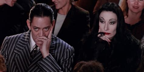 The Addams Family: 5 Sweetest Morticia and Gomez Moments (& 5 Most ...