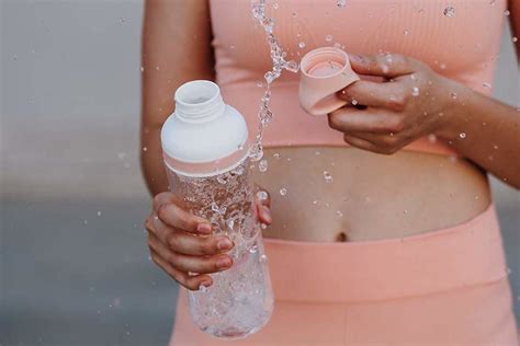 This Built-In Straw Water Bottle Is Perfect for Smoothies