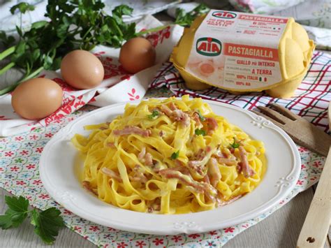 FETTUCCINE ALLA PAPALINA Ricetta Primo Piatto Romano