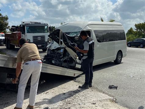 Choque En Zona Continental De Isla Mujeres Deja Lesionados Turquesa