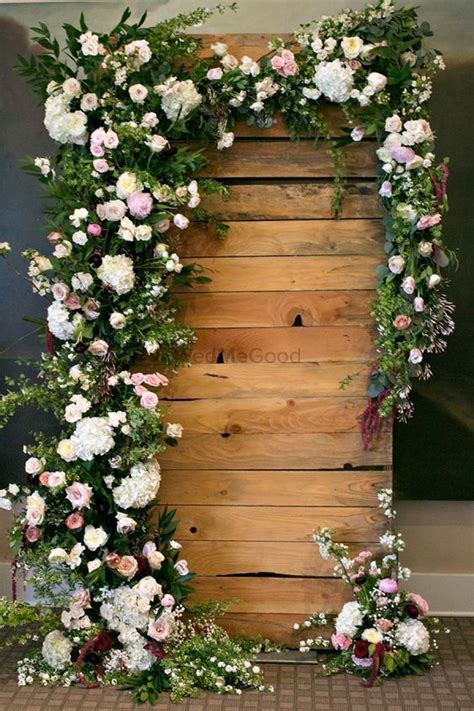 Its Flowers Time 8 Floral Photobooths To Include At Your Wedding Day