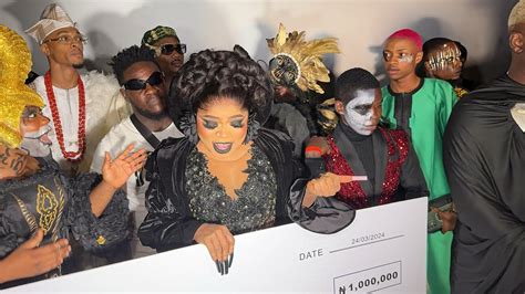 Moment Bobrisky Won Yhe Best Dressed Female At The Premiere Of Eniola