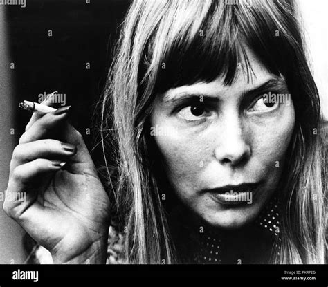 Joni mitchell 1972 hi-res stock photography and images - Alamy