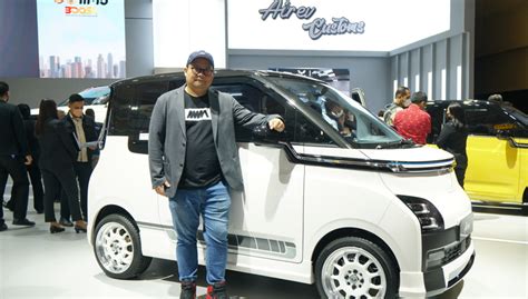 Wuling Tampilkan Dua Unit Special Display Kendaraan Listriknya Air Ev