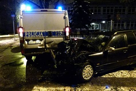 Wypadek Na Ga Skiej Pijany Kierowca Bmw Uderzy W Radiow Z Wcze Niej