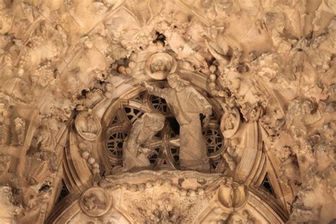 Vista Nocturna de la Anunciación de María Portal de la Caridad en el