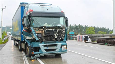 Lkw Unfall sorgt für Behinderungen NÖN at