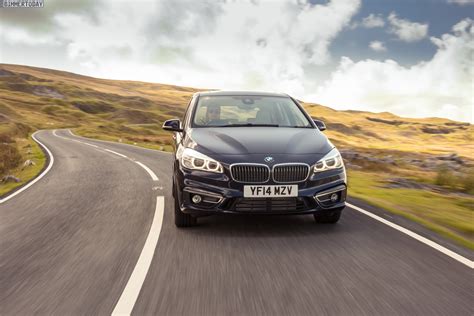 Bmw 2er Active Tourer Neue Fotos In Imperialblau Mit Luxury Line