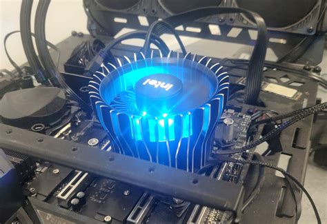 หลุดภาพฮีตซิงค์ Intel Laminar Rh1 Cooler ใช้งานจริงรุ่นใหม่ล่าสุดที่ใช้