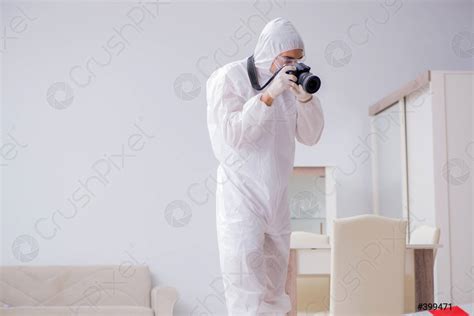 forensic expert  crime scene  investigation stock photo  crushpixel