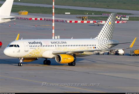 Ec Mnz Vueling Airbus A Wl Photo By Justin St Ckel Id