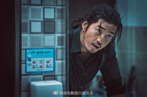 马东锡and尹继尚主演《犯罪都市》曝光剧照 上演警匪精彩对决尹继尚剧照马东锡新浪新闻