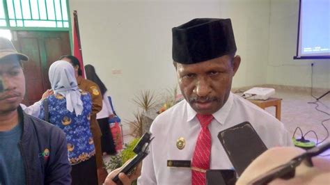 Jelang Tahun Politik Kakanwil Kemenag Papua Pendeta Klemens Taran