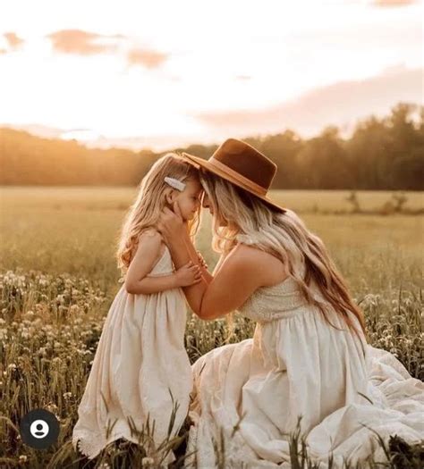 20 Creative Mother Daughter Photoshoot Pose Ideas And Tips