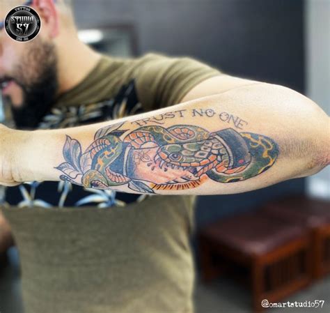 Tatuaje Del Artista Mexicano Omar Mendoza Trust No One Tatuajes Y M S