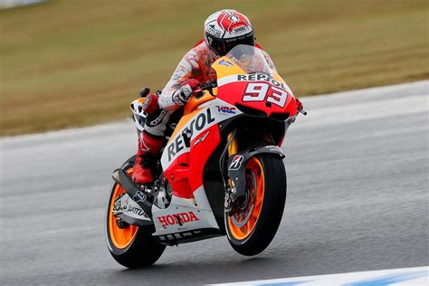 Lorenzo storms to pole ahead of Márquez