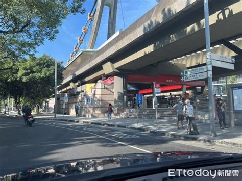 快訊／劍潭捷運站搶案！女車主門沒鎖遭搶包2正義哥壓制歹徒 Ettoday社會新聞 Ettoday新聞雲