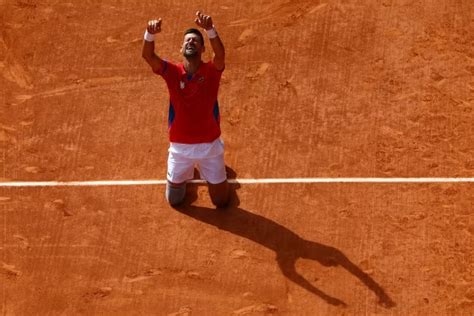 Maior ganhador de títulos da história do tênis Djokovic vence Alcaraz