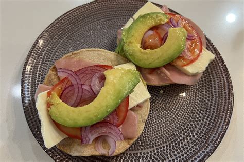 Tortillas tostadas con jamón y queso Cocinen Conmigo