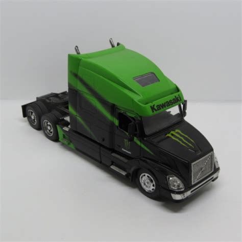 Miniatura Caminhão Volvo VN 780 1 32 New Ray KAWASAKI