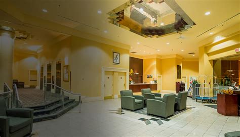 Vancouver Hotels | Rosedale on Robson Suite Hotel