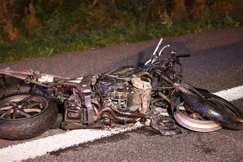 T Dlicher Unfall Auf A In Bayern Motorradfahrer Verliert Kontrolle