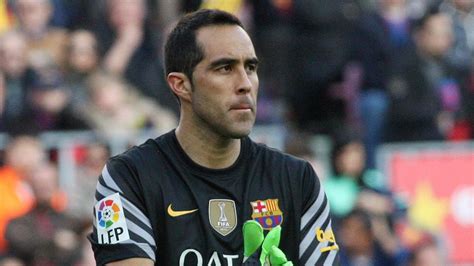 F Tbol Claudio Bravo Anuncia Su Retirada A Los A Os