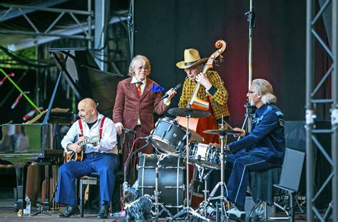 Helge Schneider Beim Esslinger Burgfest Der Meister Der Trash Comedy