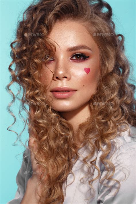 Pretty Girl With Curls Hairstyle Classic Makeup Freckles Nude Lips