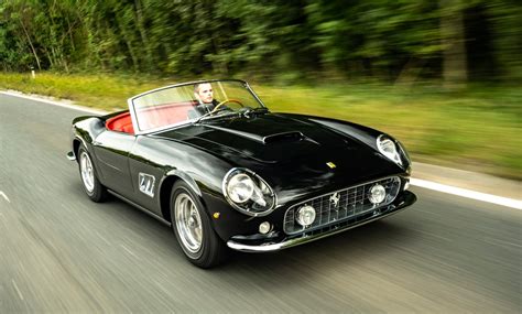 Réplica de Ferrari clássica dos anos 1960 é lançada pelo equivalente a