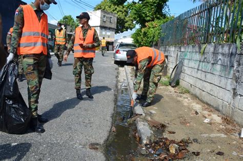 Militares Contin An Operativos Contra El Dengue En Sector Los R Os Y