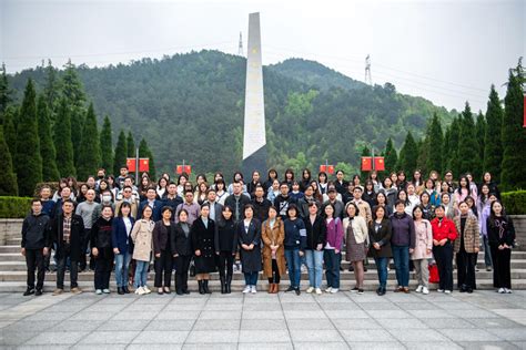 缅怀革命先烈 传承红色基因——我院师生赴四明山革命烈士陵园开展党史学习教育活动