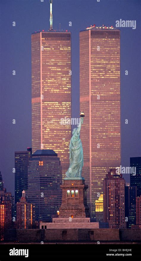 Night shot of the World Trade Centre, Twin Towers and statue of liberty ...