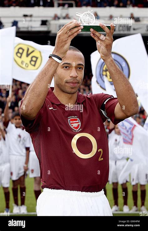 Arsenals Thierry Henry With Award Hi Res Stock Photography And Images