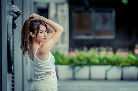 Fondos De Pantalla Asiático Bokeh Pose Mano Cabello Castaño Chicas