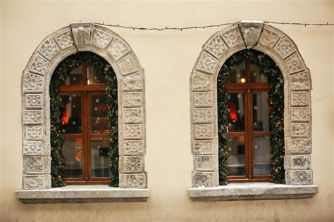 Ramos Elegantes De Abetos De Natal Luzes Festivas Douradas Na