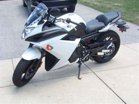 Yamaha Fz R White Sport Bike Like New Condition